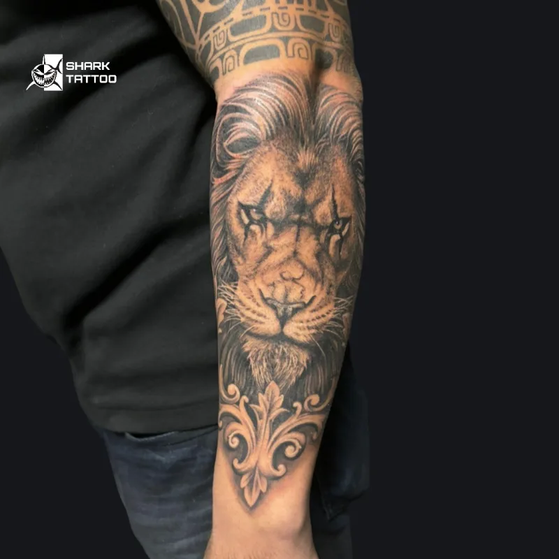 🦁 Kraftvolles und Majestätisches Löwen-Tattoo 🦁