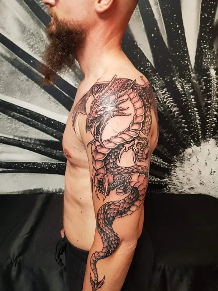 Ein mächtiger Drache, freihändig zum Leben erweckt! 🐉🔥
