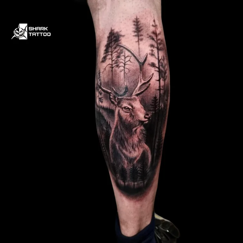 🌲 Majestätisches Hirsch-Tattoo – Eleganz der Natur im Freihand 🌲