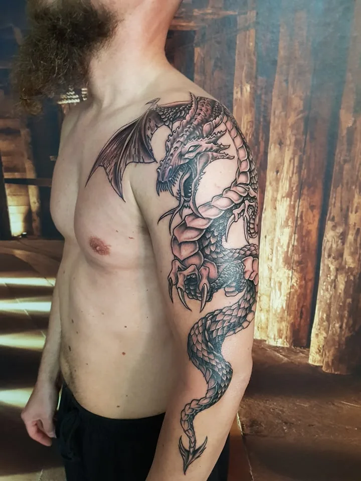 Ein mächtiger Drache, freihändig zum Leben erweckt! 🐉🔥